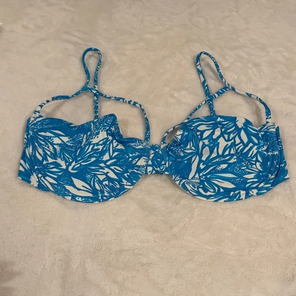 New! Frankie’s Bikinis Hazel Underwire Top in Iris Floral Blue 31546